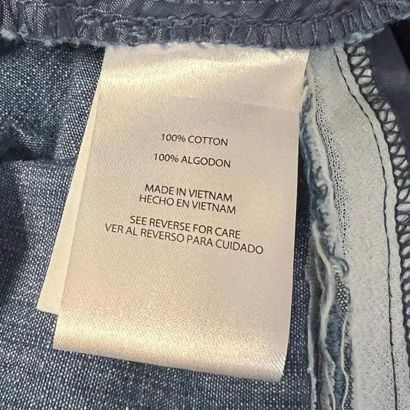 Isaac Mizrahi Lightweight Chambray Shorts - Picture 5 of 5